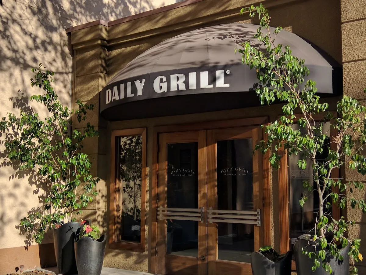 Daily Grill Bar at Burbank Marriott — lounge in Media District, Burbank