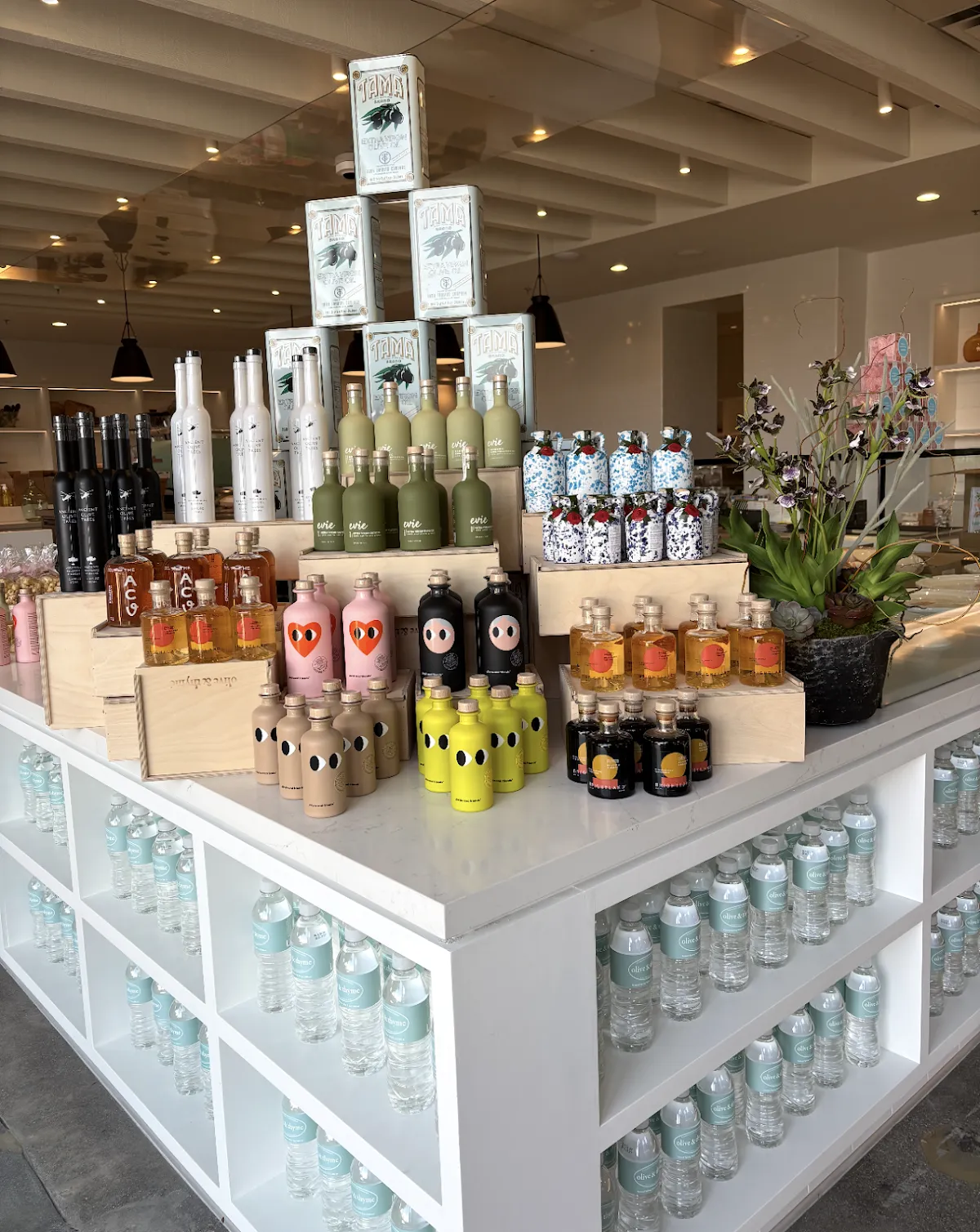 Olive & Thyme Bar — lounge in Toluca Lake, Burbank