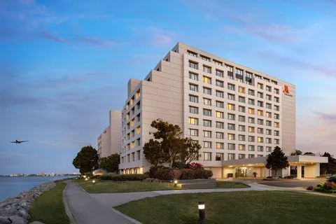 Marriott Waterfront SFO Bar — lounge in Bayview, Burlingame