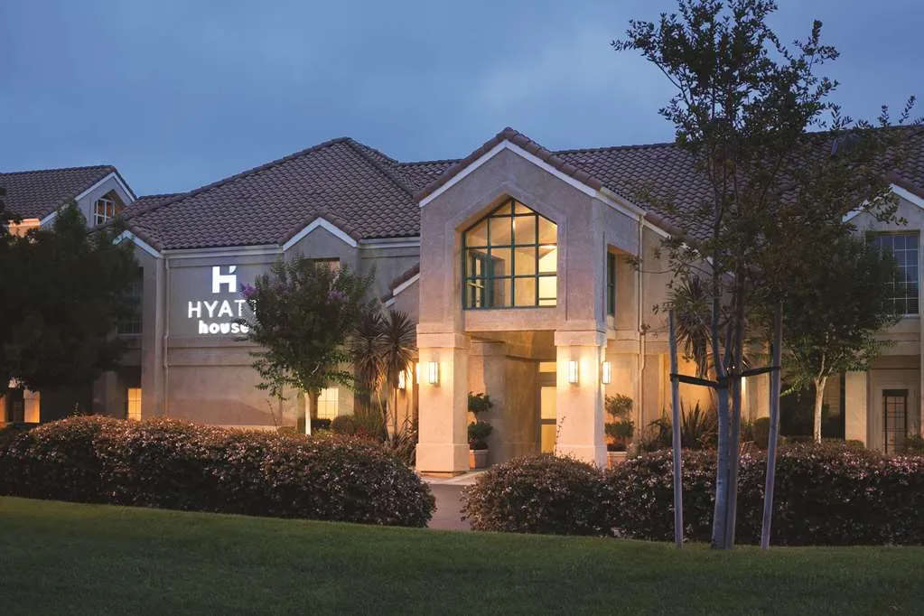 Hyatt House Pleasanton lobby bar — lounge in Hacienda Business Park, Pleasanton