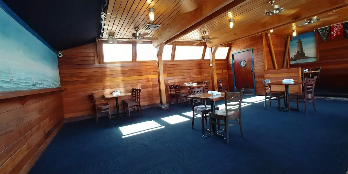 Walnut Creek Yacht Club bar — cocktail bar in Downtown Walnut Creek / Broadway Plaza, Walnut Creek